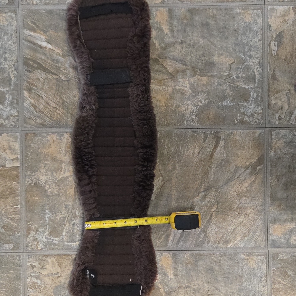 LeMieux Brown Sheepskin Dressage Girth Cover, XL - Picture 5 of 5